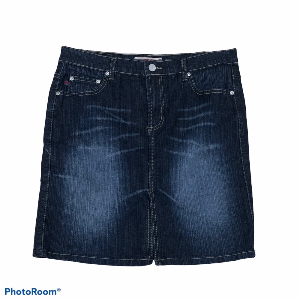 Z. Cavaricci front zip pocketed distressed dark blue denim skirt